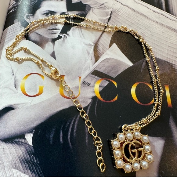 - Authentic Gucci Charm Zipper Pull Gold Tone Surrounded With Faux Pearl…Charm - Picture 2 of 5